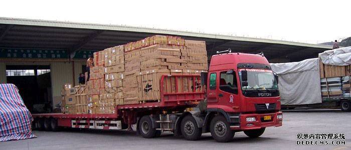 平板車裝車現(xiàn)場(圖1) 平板車裝車現(xiàn)場(圖1)